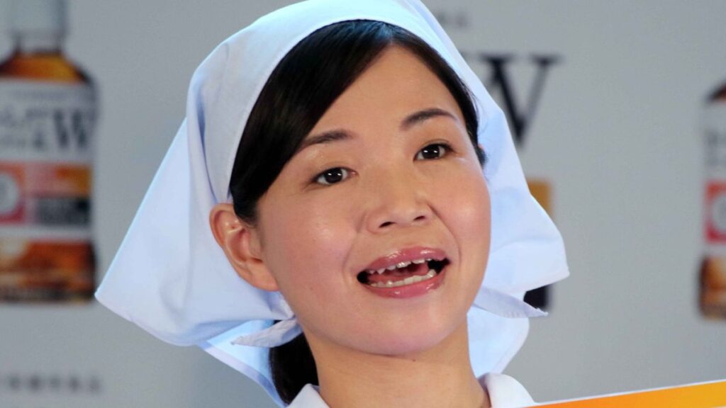 白いずきん姿の大久保佳代子