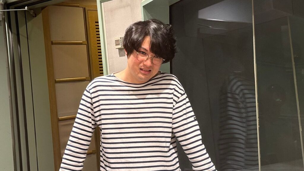 ボーダーの服を着た水川かたまり