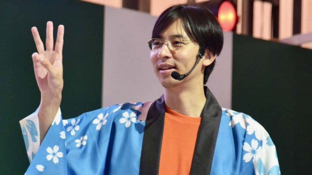 3のポーズをする永見さん