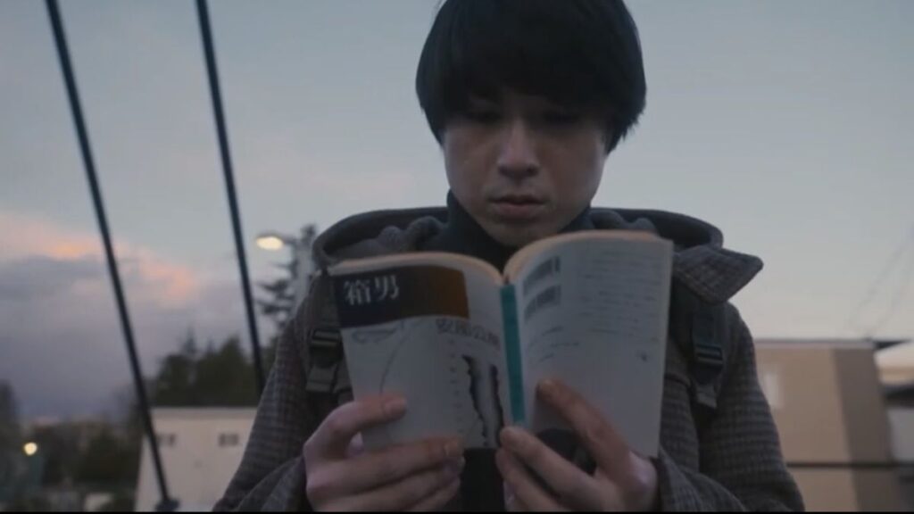 本を読む水川かたまり