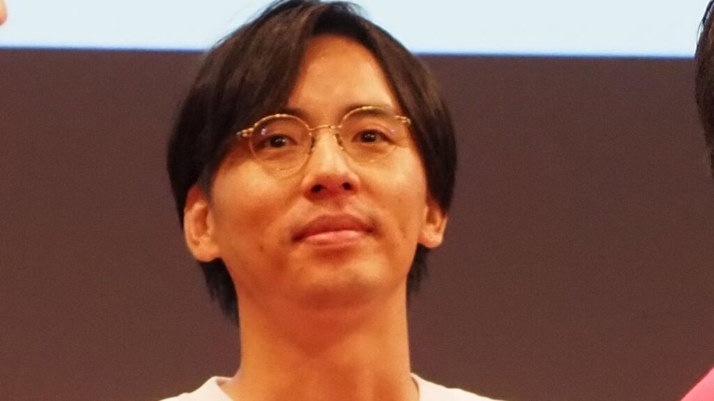 遠くを見る永見さん