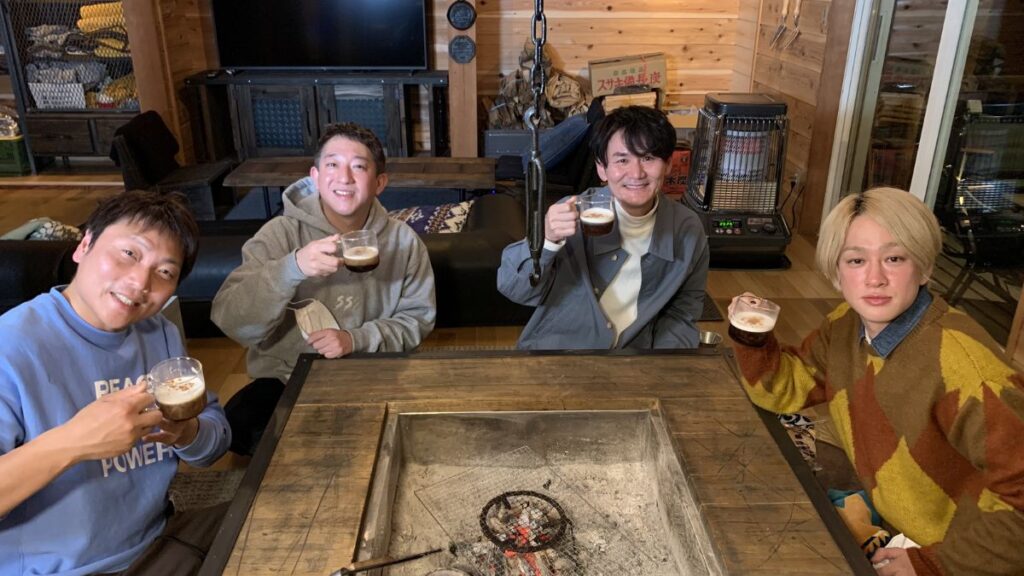 サバンナ高橋別荘囲炉裏を囲んで