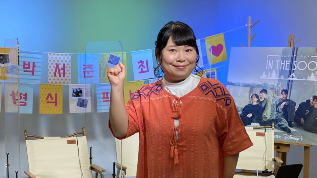 グーポーズをする近藤